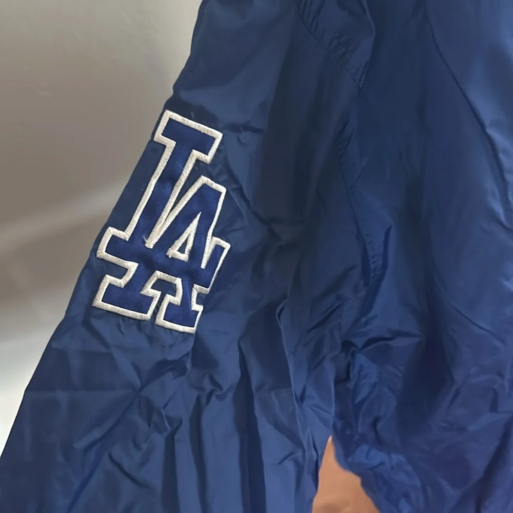 Los Angeles Dodgers V-neck Windbreak - Picture 4 of 5